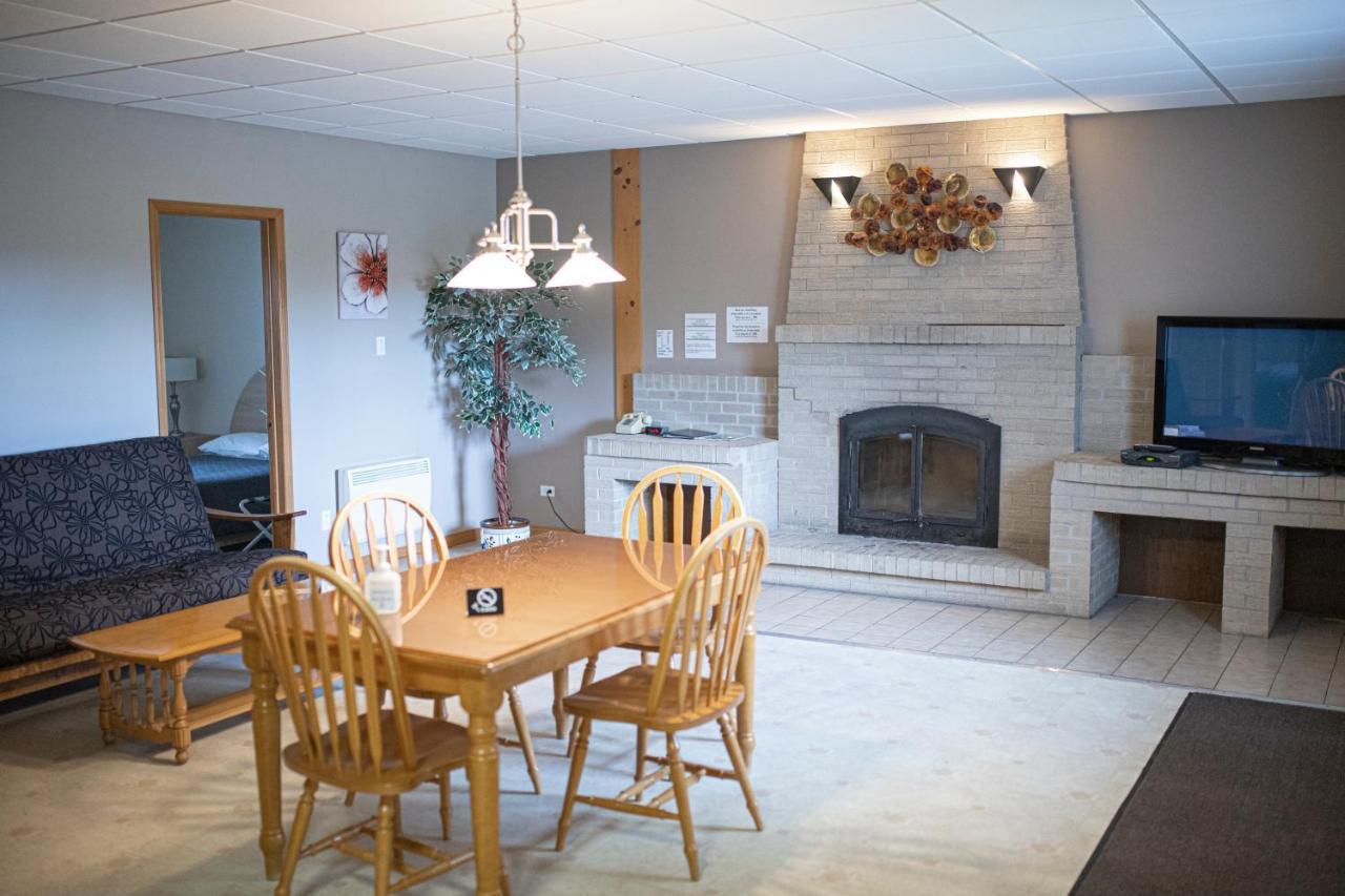 Motel Et Condo Chez Charley Sainte-Anne-de-Beaupré Kültér fotó