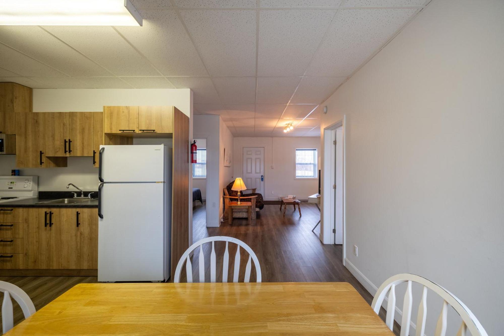 Motel Et Condo Chez Charley Sainte-Anne-de-Beaupré Kültér fotó