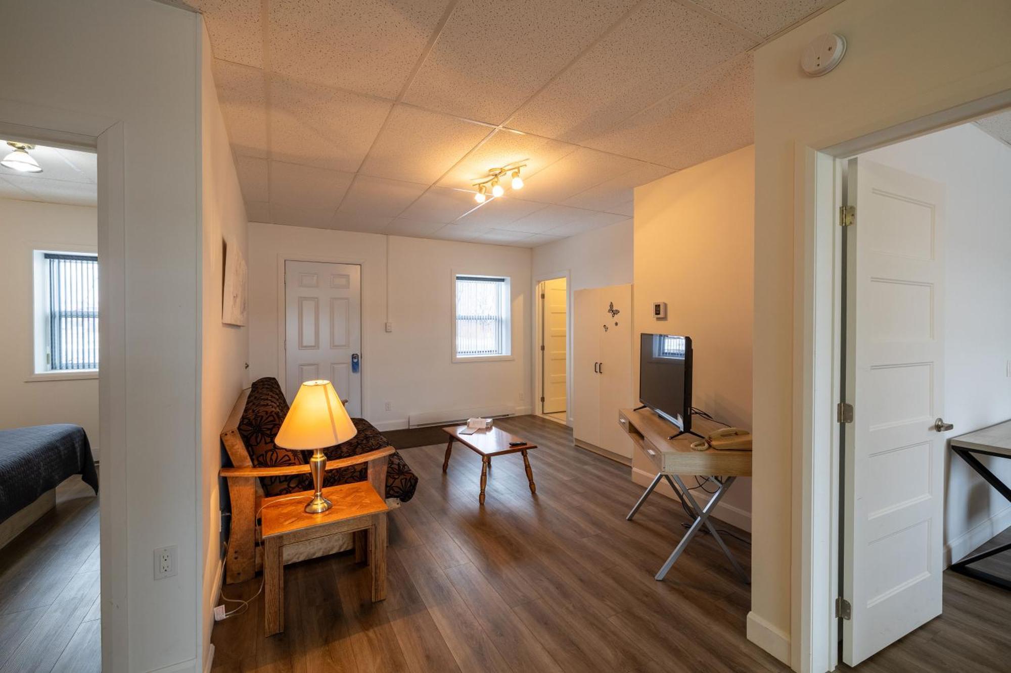 Motel Et Condo Chez Charley Sainte-Anne-de-Beaupré Kültér fotó
