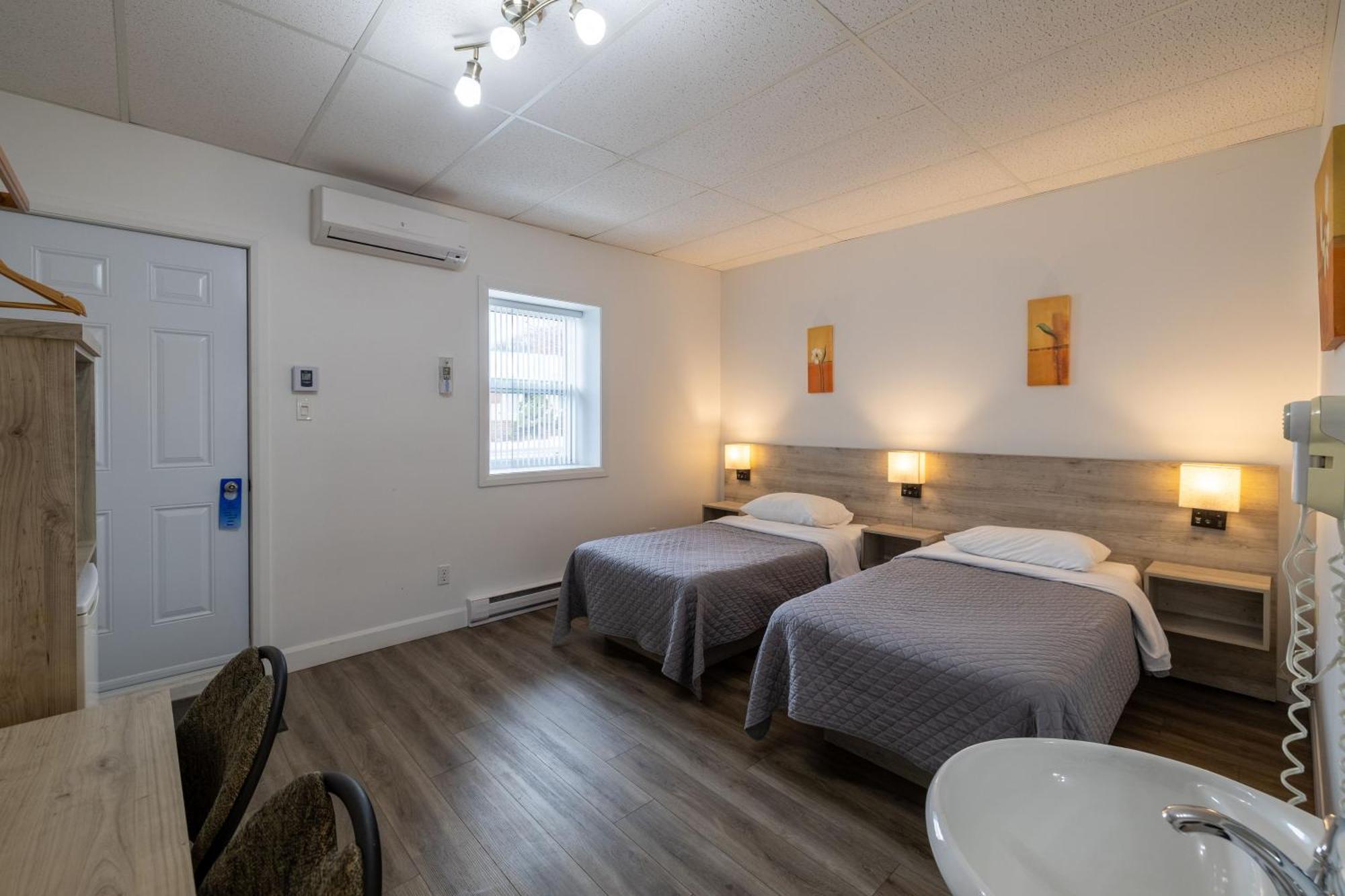 Motel Et Condo Chez Charley Sainte-Anne-de-Beaupré Kültér fotó
