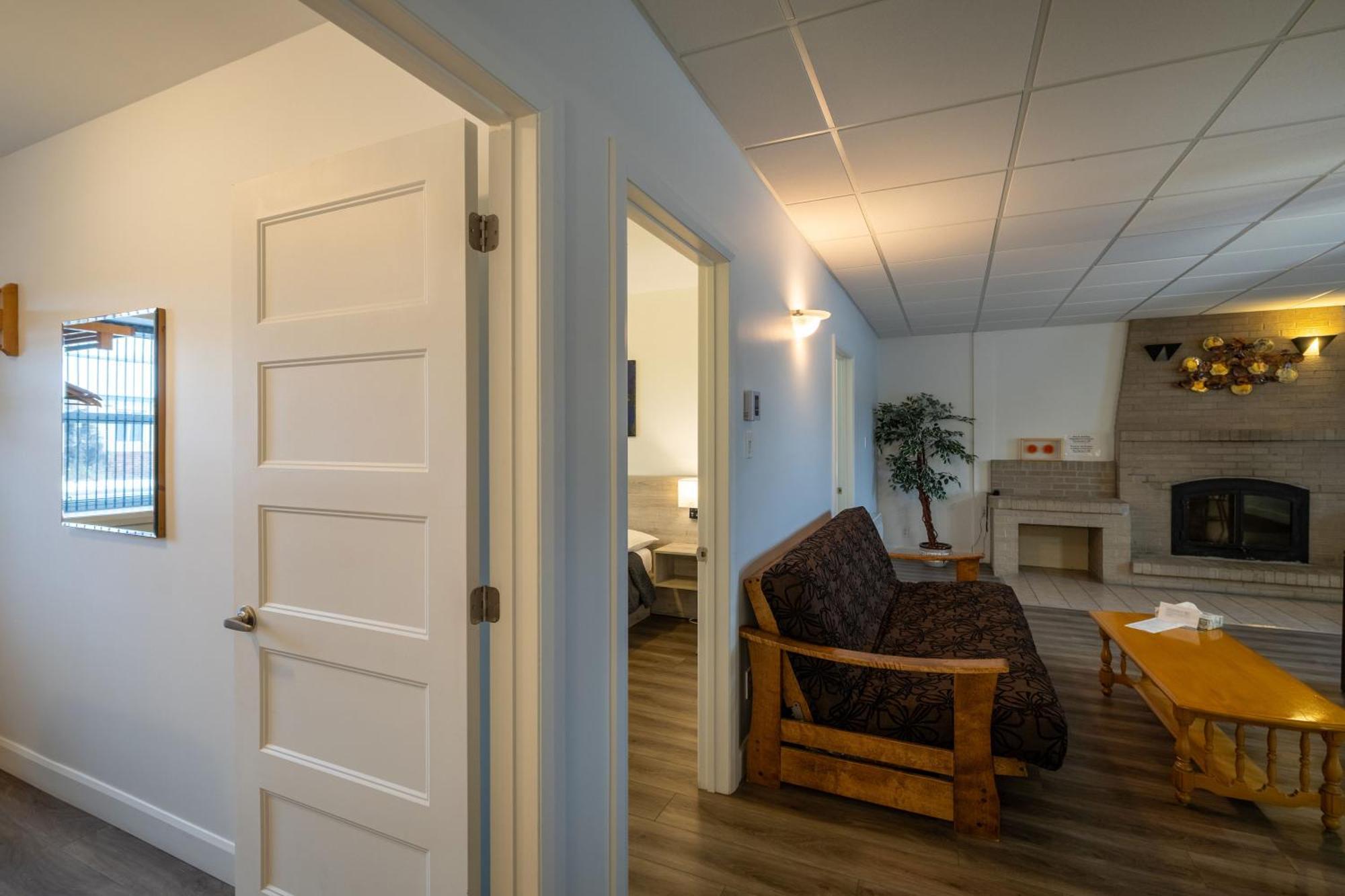 Motel Et Condo Chez Charley Sainte-Anne-de-Beaupré Kültér fotó