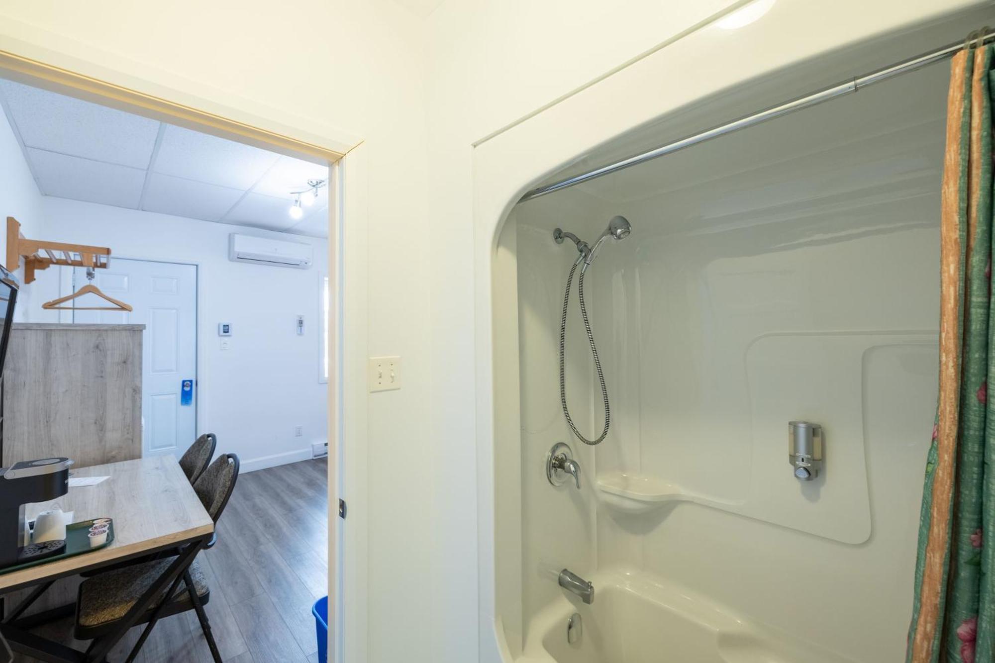 Motel Et Condo Chez Charley Sainte-Anne-de-Beaupré Kültér fotó