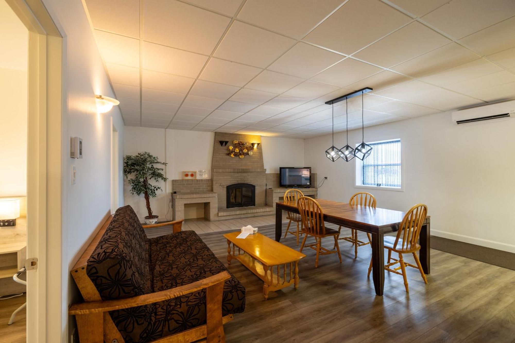 Motel Et Condo Chez Charley Sainte-Anne-de-Beaupré Kültér fotó