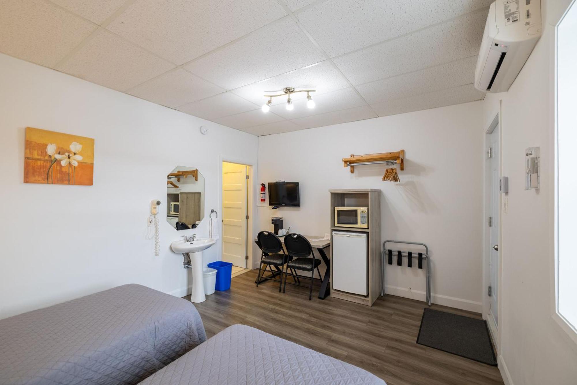 Motel Et Condo Chez Charley Sainte-Anne-de-Beaupré Kültér fotó
