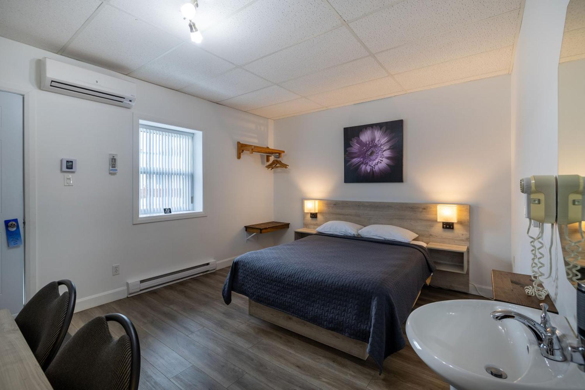 Motel Et Condo Chez Charley Sainte-Anne-de-Beaupré Kültér fotó